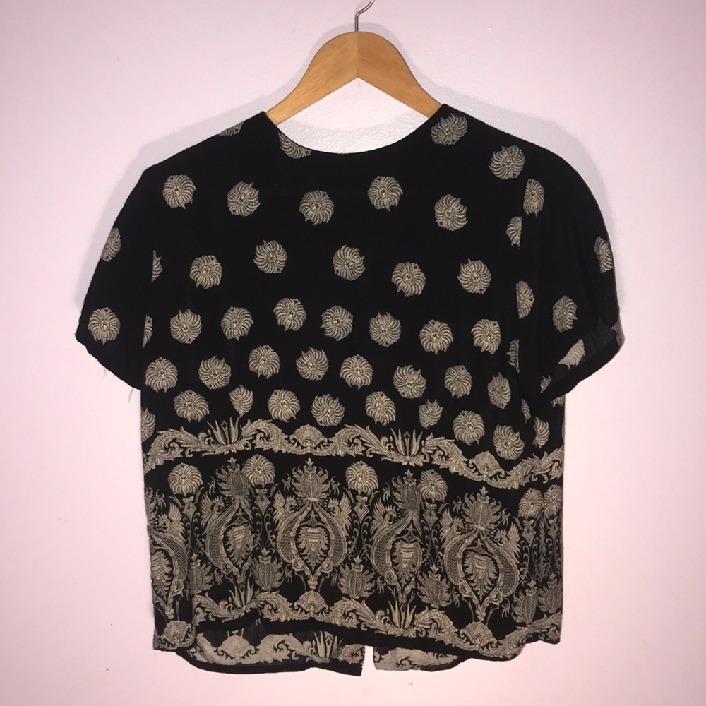 Abria button back shirt